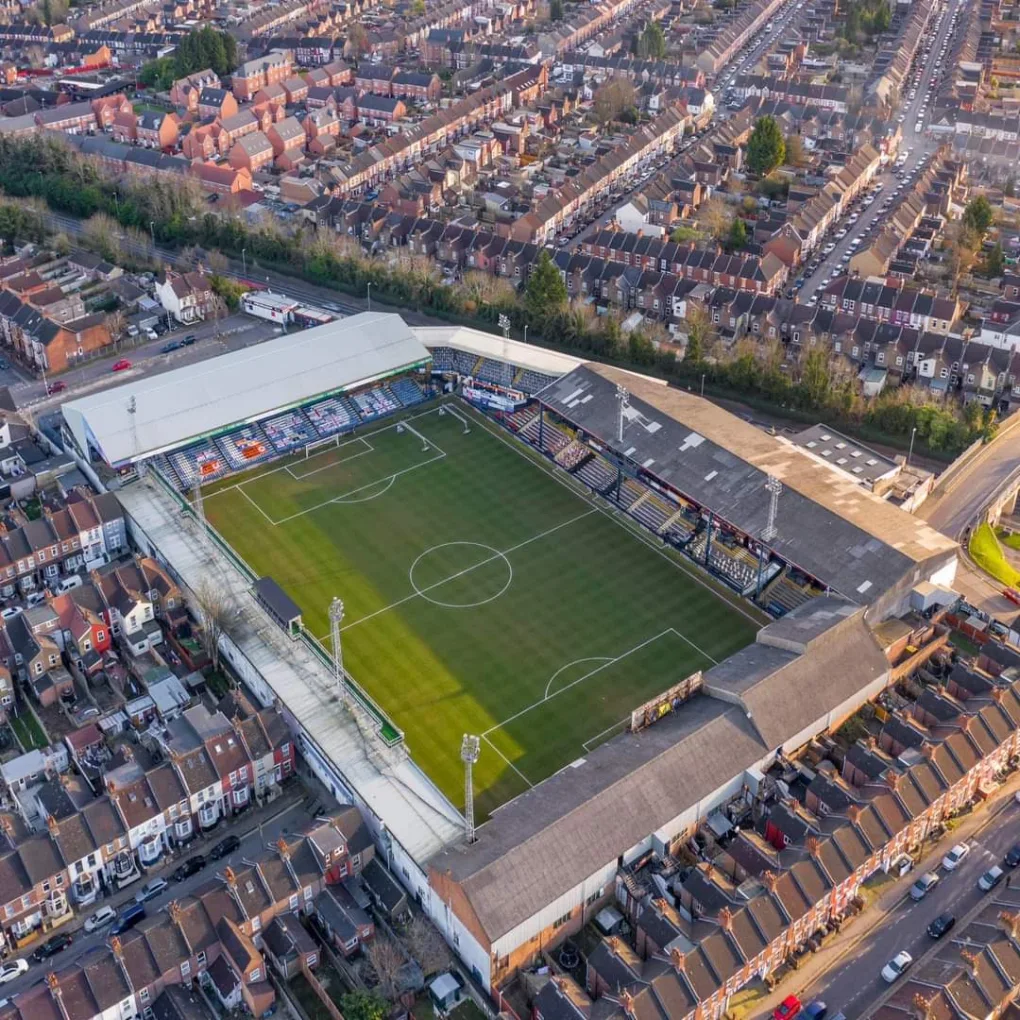 SMART GROUP- Kenilworth Road Stadium: History, Stand Structure, Capacity and Sports Facility Insights SMART GROUP- Kenilworth Road Stadium: History, Stand Structure, Capacity and Sports Facility Insights